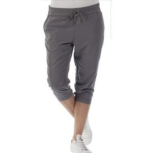 NWT Women's Capris